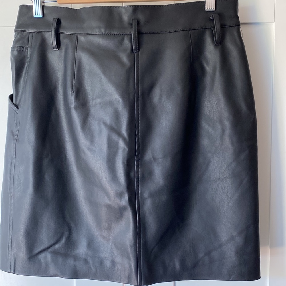 New..H&M black pleather mini skirt - Picture 7 of 8